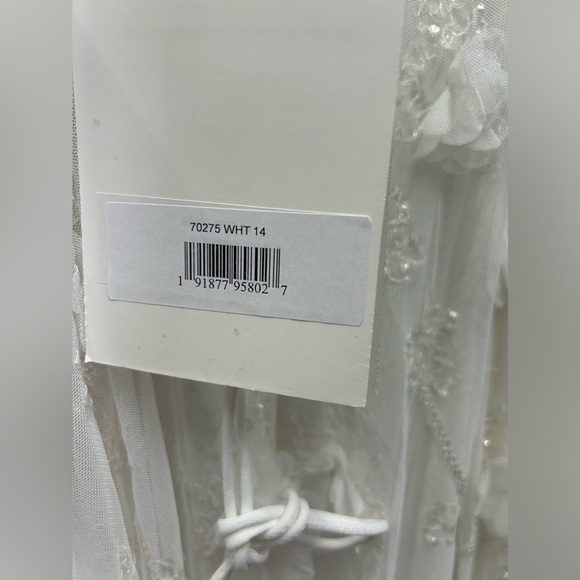 MAC DUGGAL 70275 NWT Embellished Lace Up Flowy Gown - Picture 7 of 7